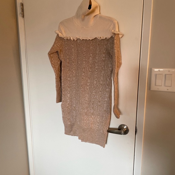 Club Monaco Sweater like new Size S - Picture 2 of 3